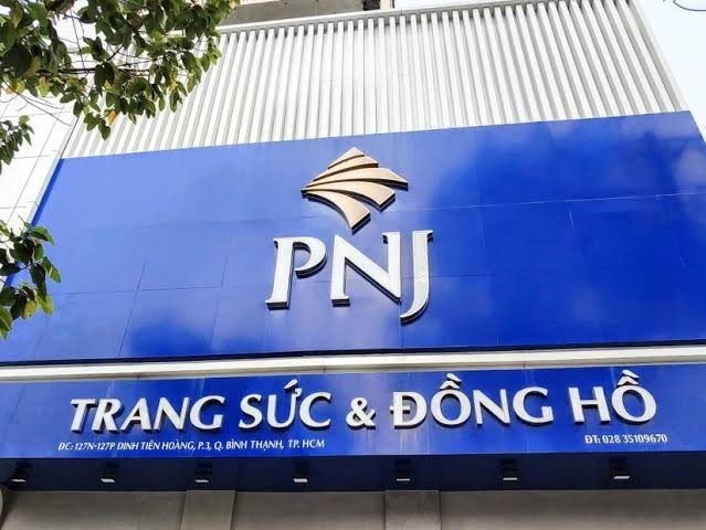 Cổ phiếu PNJ bất ngờ “cháy hàng”, VN-Index “lao dốc” trong phiên đầu tuần