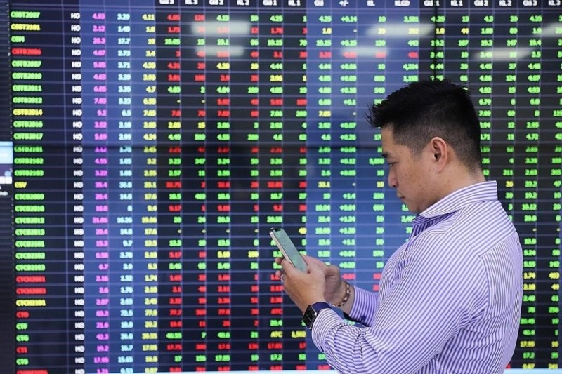 Cổ phiếu PNJ bật tăng hơn 5% sau động thái mới, VN-Index rực lửa phiên cuối tuần