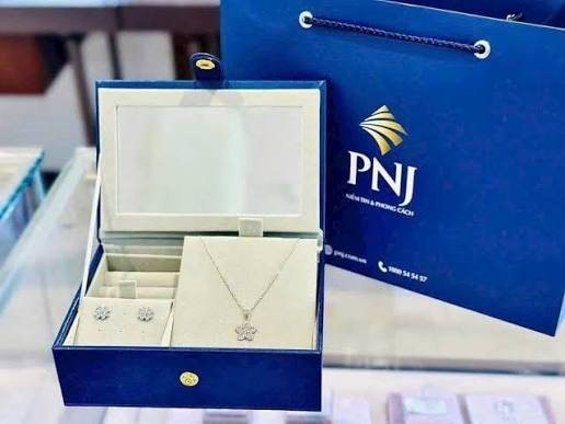 Cổ phiếu PNJ được “giải cứu” hơn 1.270 tỷ đồng nhưng vẫn nằm sàn, VN-Index đỏ lửa phiên cuối tuần