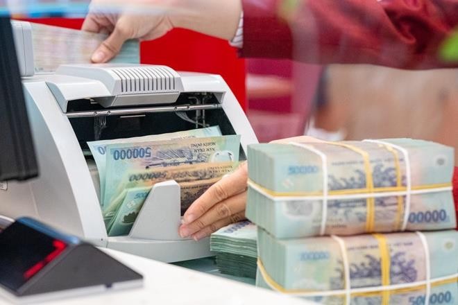 NHNN bơm ròng hơn 12.300 tỷ đồng, lãi suất qua đêm liên ngân hàng vọt lên 6%